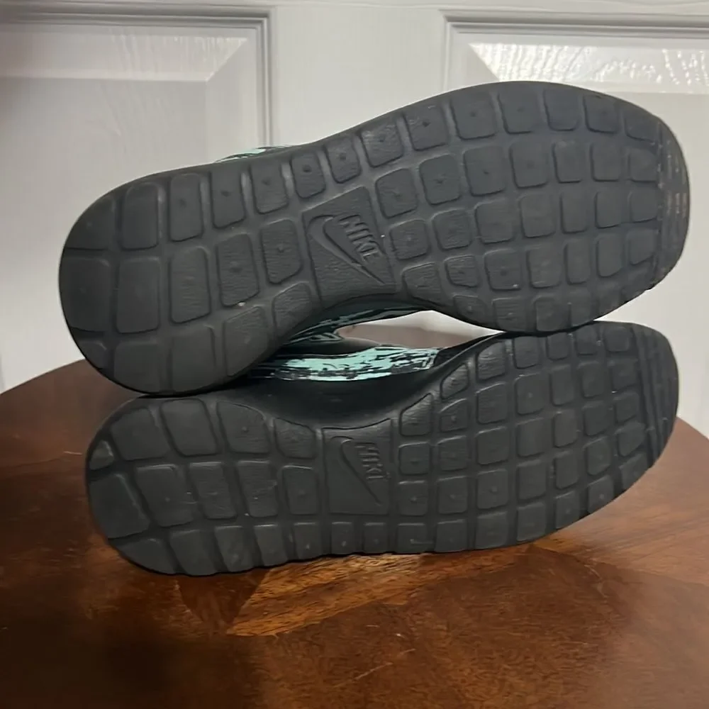 🔥🔥 NIKEiD Nike ROSHE RUN Shoes - Black/Mint - Women Sz 6 -‎ PERFECT Condition